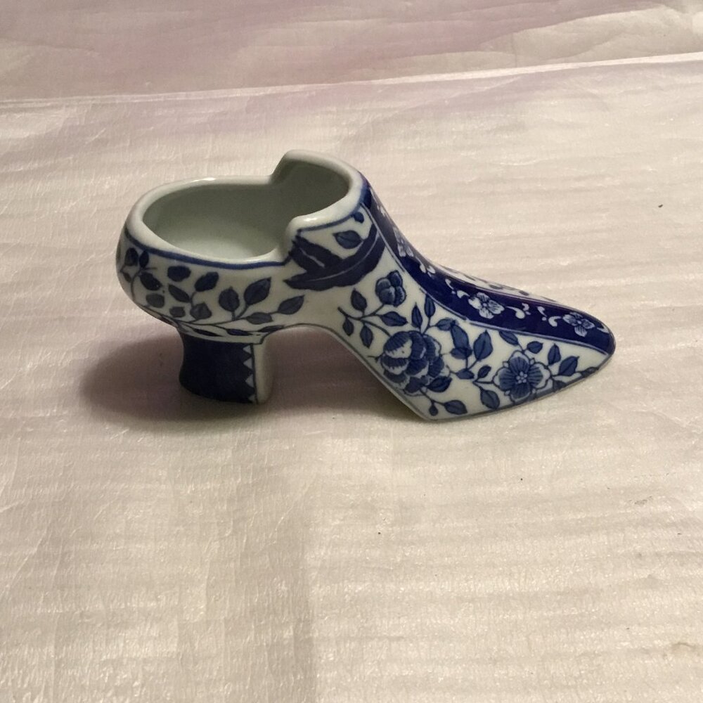 Vintage blue & white Delft like porcelain shoe planter